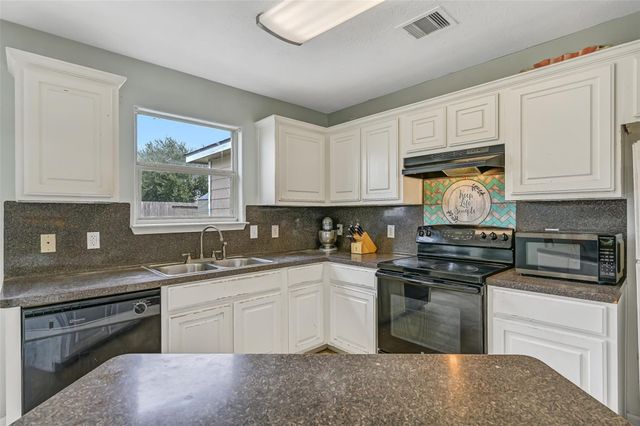9022 Amberjack Drive, Texas City, TX 77591