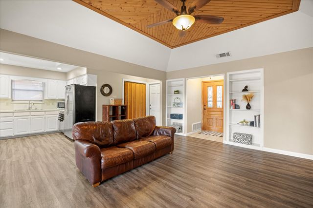 502 Shady Grove Drive, Granbury, TX 76049