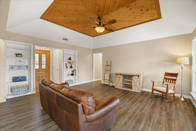 502 Shady Grove Drive, Granbury, TX 76049