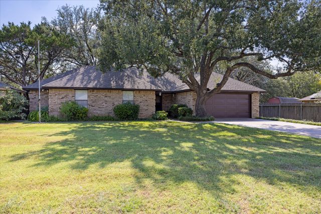 502 Shady Grove Drive, Granbury, TX 76049