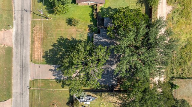 502 Shady Grove Drive, Granbury, TX 76049