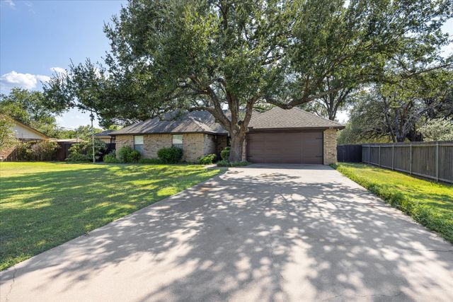 502 Shady Grove Drive, Granbury, TX 76049