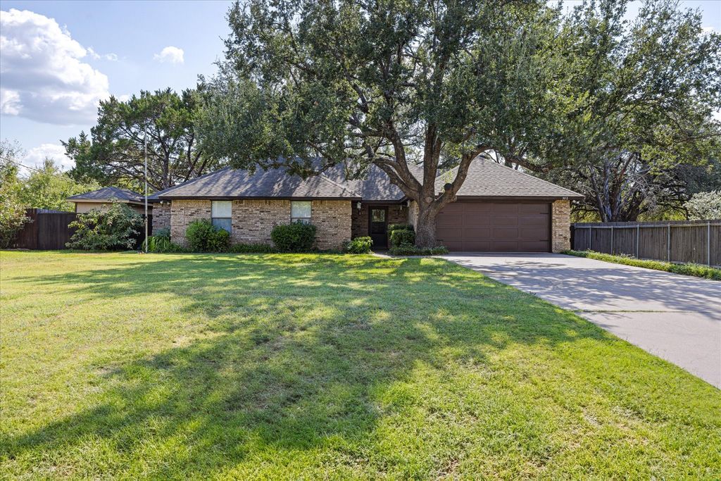 502 Shady Grove Drive, Granbury, TX 76049
