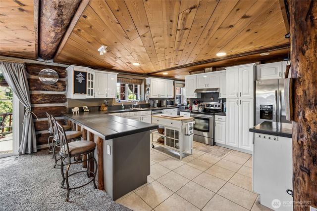 180 E Sea Vista Lane, Grapeview, WA 98546