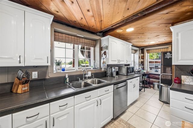 180 E Sea Vista Lane, Grapeview, WA 98546