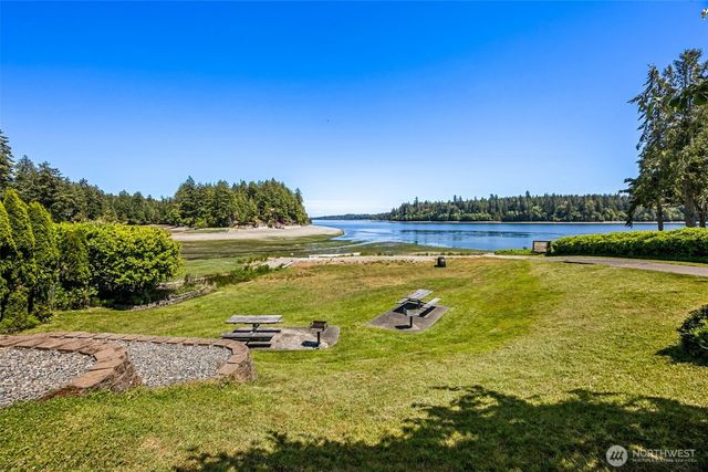 180 E Sea Vista Lane, Grapeview, WA 98546