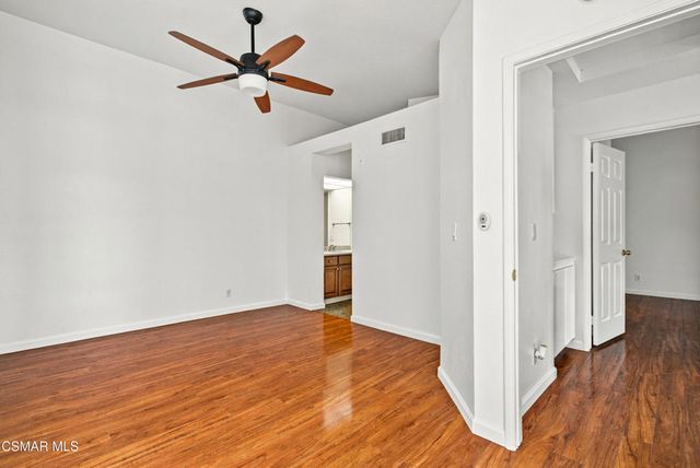688 Indian Oak Lane 107, Oak Park, CA 91377