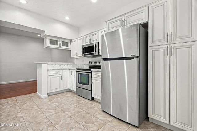 688 Indian Oak Lane 107, Oak Park, CA 91377