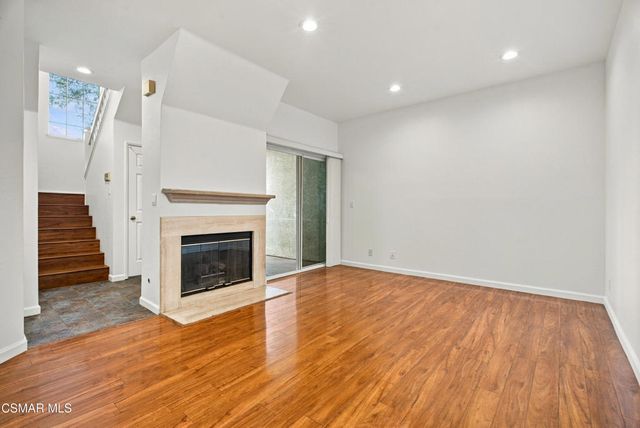 688 Indian Oak Lane 107, Oak Park, CA 91377