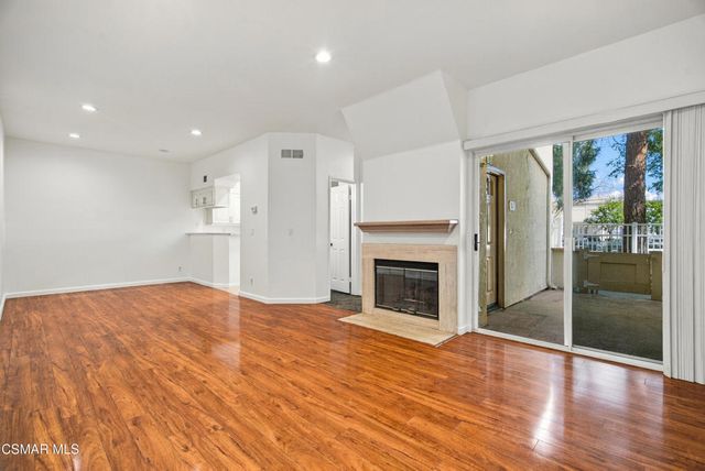 688 Indian Oak Lane 107, Oak Park, CA 91377