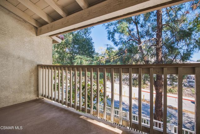 688 Indian Oak Lane 107, Oak Park, CA 91377