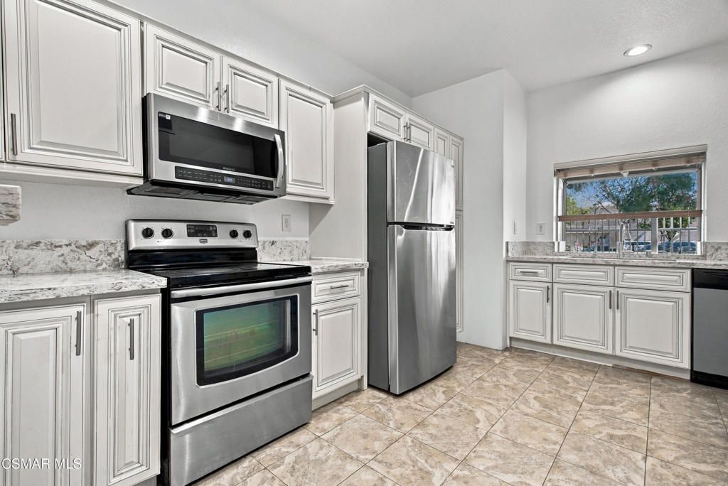 688 Indian Oak Lane 107, Oak Park, CA 91377