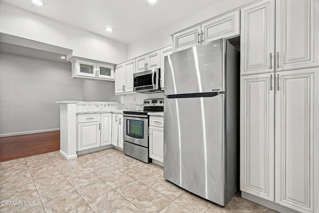 688 Indian Oak Lane 107, Oak Park, CA 91377 — photo 2