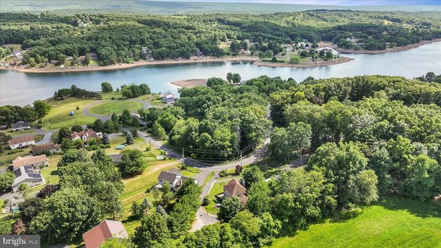 2129 WYNONAH DR, Auburn, PA 17922