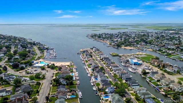 57 Beach Road, Massapequa, NY 11758