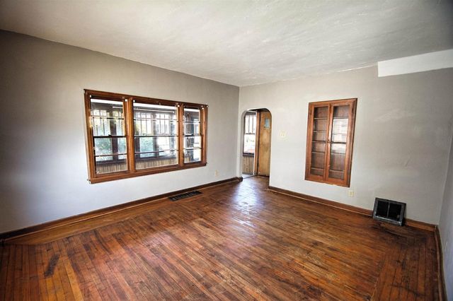 32 N MILITARY ROAD, Fond Du Lac, WI 54935