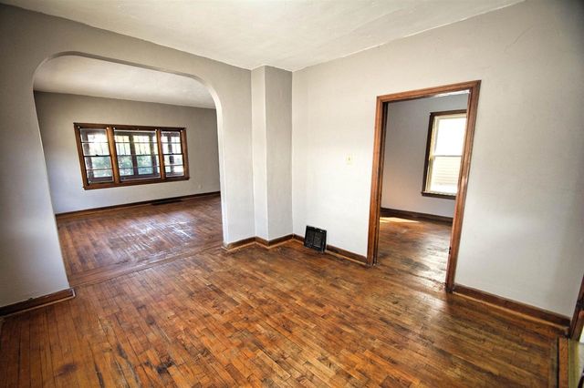 32 N MILITARY ROAD, Fond Du Lac, WI 54935