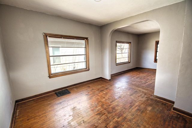 32 N MILITARY ROAD, Fond Du Lac, WI 54935