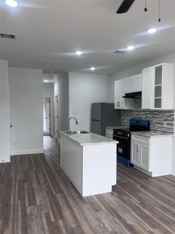 5814 Phillips Street B, Houston, TX 77091