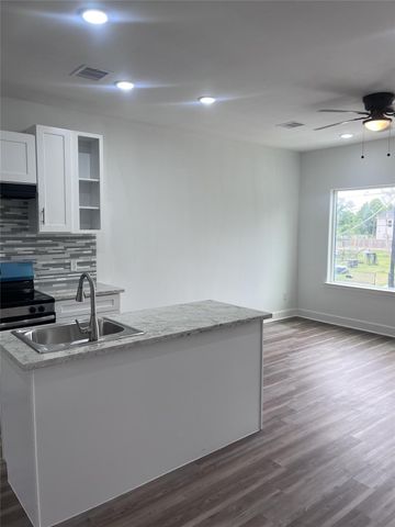 5814 Phillips Street B, Houston, TX 77091
