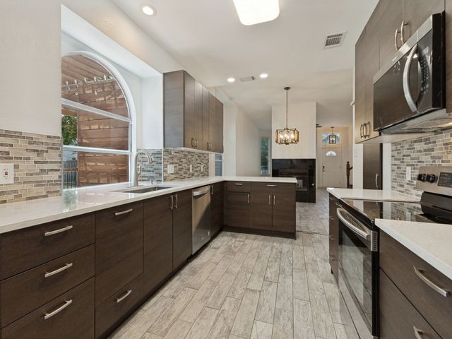 6913 Conestoga Drive, Rowlett, TX 75089