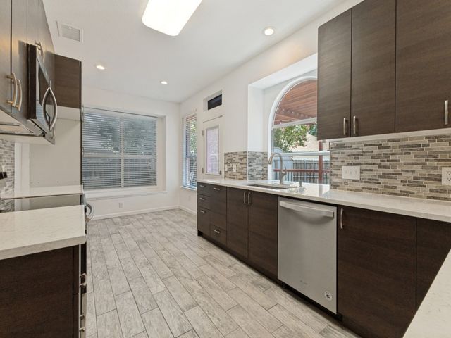6913 Conestoga Drive, Rowlett, TX 75089
