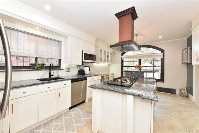 85-35 Edgerton Boulevard, Jamaica Estates, NY 11432