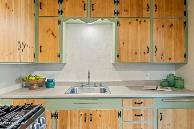 806 E Joan Place, Tucson, AZ 85719