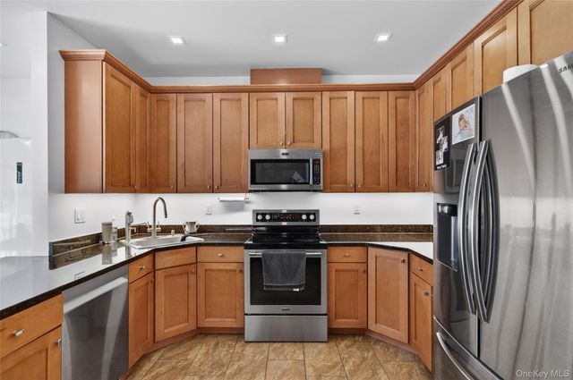 9 Maple Avenue, Bloomingburg, NY 12721