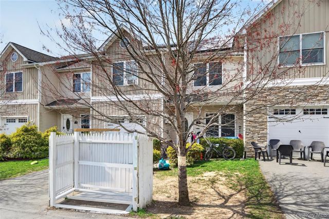 9 Maple Avenue, Bloomingburg, NY 12721