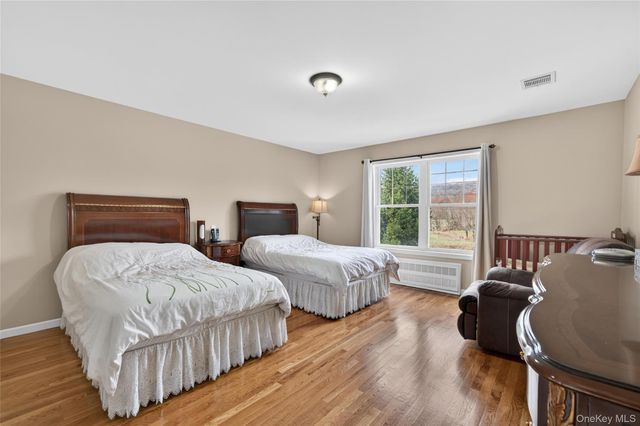 9 Maple Avenue, Bloomingburg, NY 12721