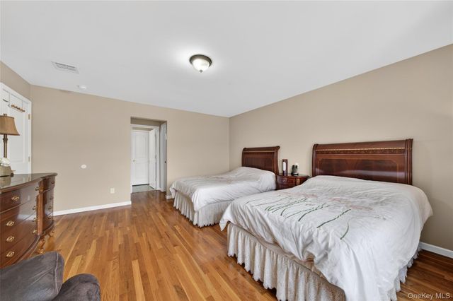 9 Maple Avenue, Bloomingburg, NY 12721
