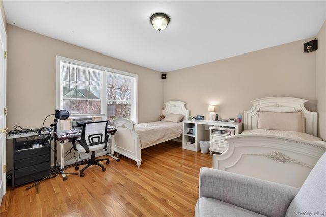 9 Maple Avenue, Bloomingburg, NY 12721