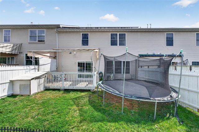 9 Maple Avenue, Bloomingburg, NY 12721