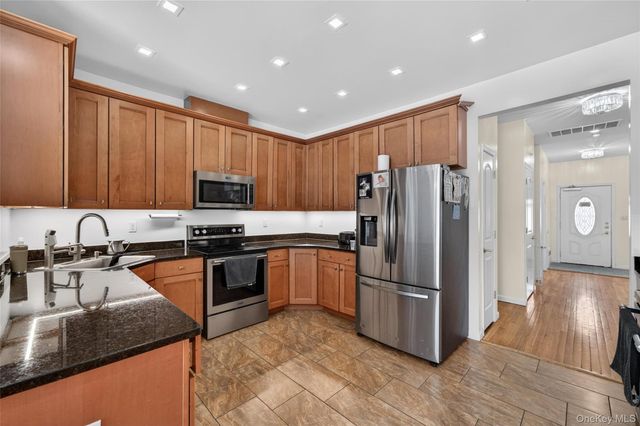 9 Maple Avenue, Bloomingburg, NY 12721