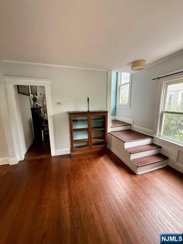 17 Oxford Street, Montclair, NJ 07042
