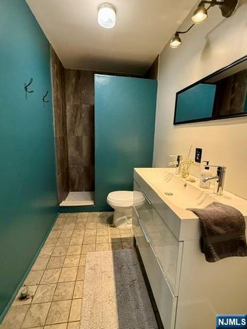 17 Oxford Street, Montclair, NJ 07042