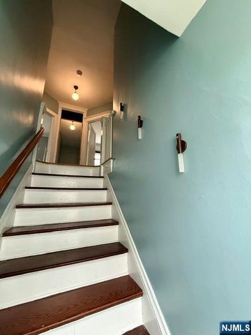 17 Oxford Street, Montclair, NJ 07042