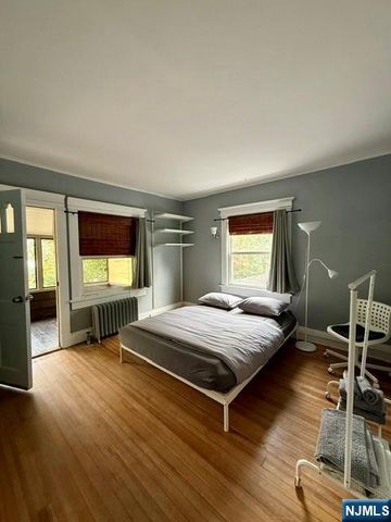 17 Oxford Street, Montclair, NJ 07042
