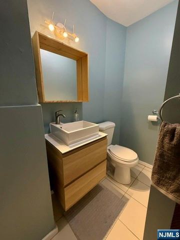 17 Oxford Street, Montclair, NJ 07042