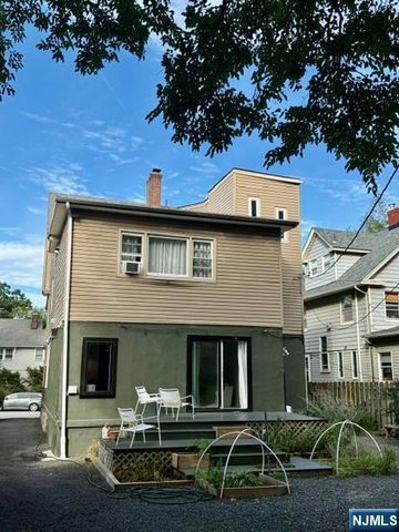 17 Oxford Street, Montclair, NJ 07042
