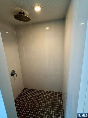 17 Oxford Street, Montclair, NJ 07042