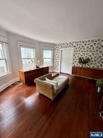 17 Oxford Street, Montclair, NJ 07042