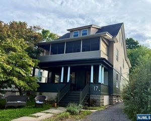 17 Oxford Street, Montclair, NJ 07042