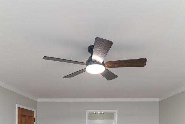 33 Eastwood Dr, Fayetteville, TN 37334