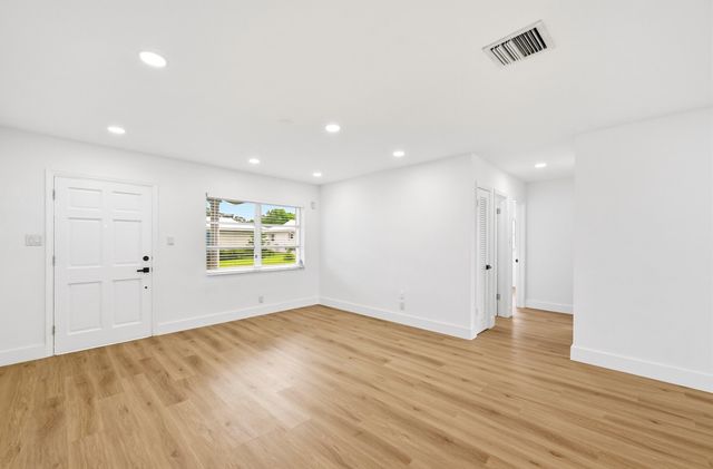 8410 NW 59th Place, Tamarac, FL 33321