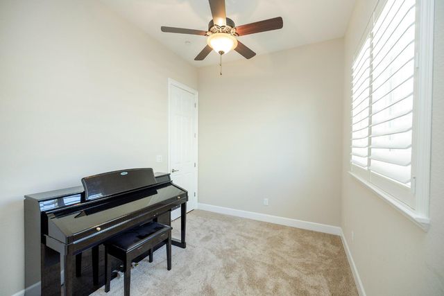 2471 Sea Lion Way, Turlock, CA 95380