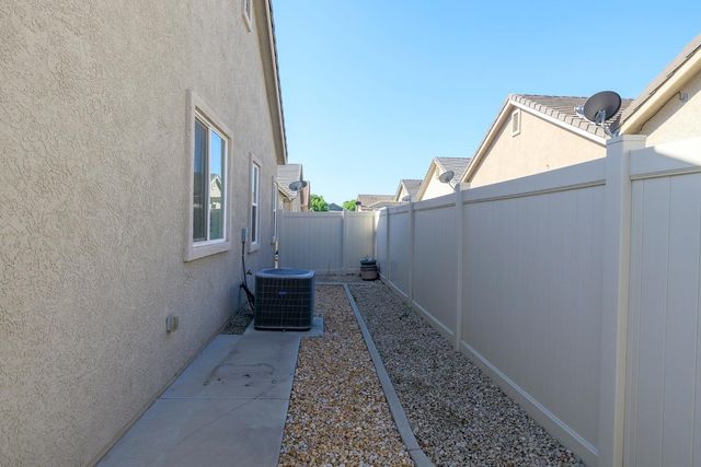 2471 Sea Lion Way, Turlock, CA 95380