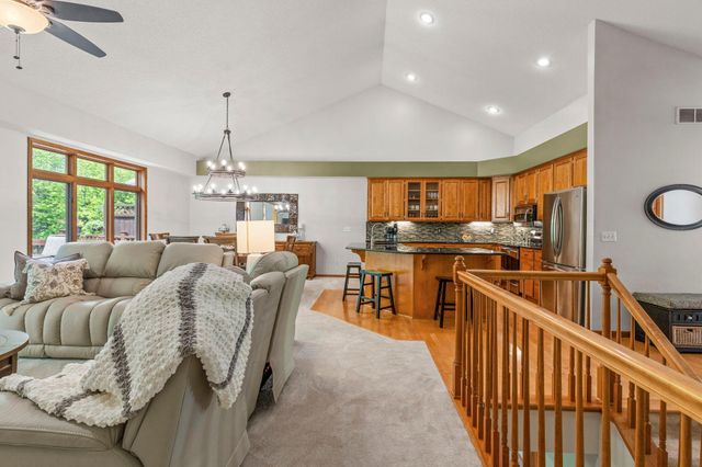 112021 Hidden Creek Place, Chaska, MN 55318