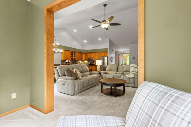 112021 Hidden Creek Place, Chaska, MN 55318
